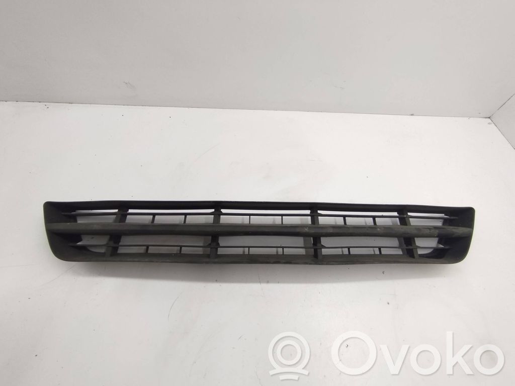 Ford Focus Mascherina inferiore del paraurti anteriore 