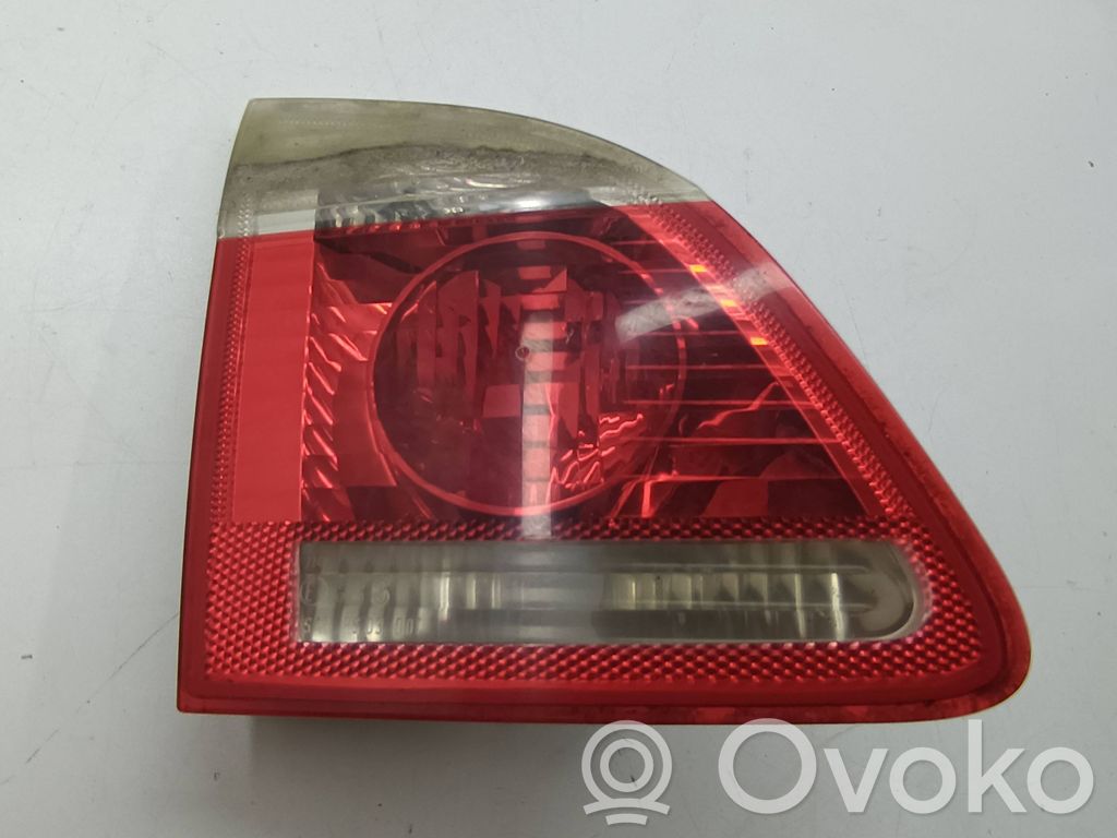 BMW 5 E60 E61 Aizmugurējais lukturis pārsegā 