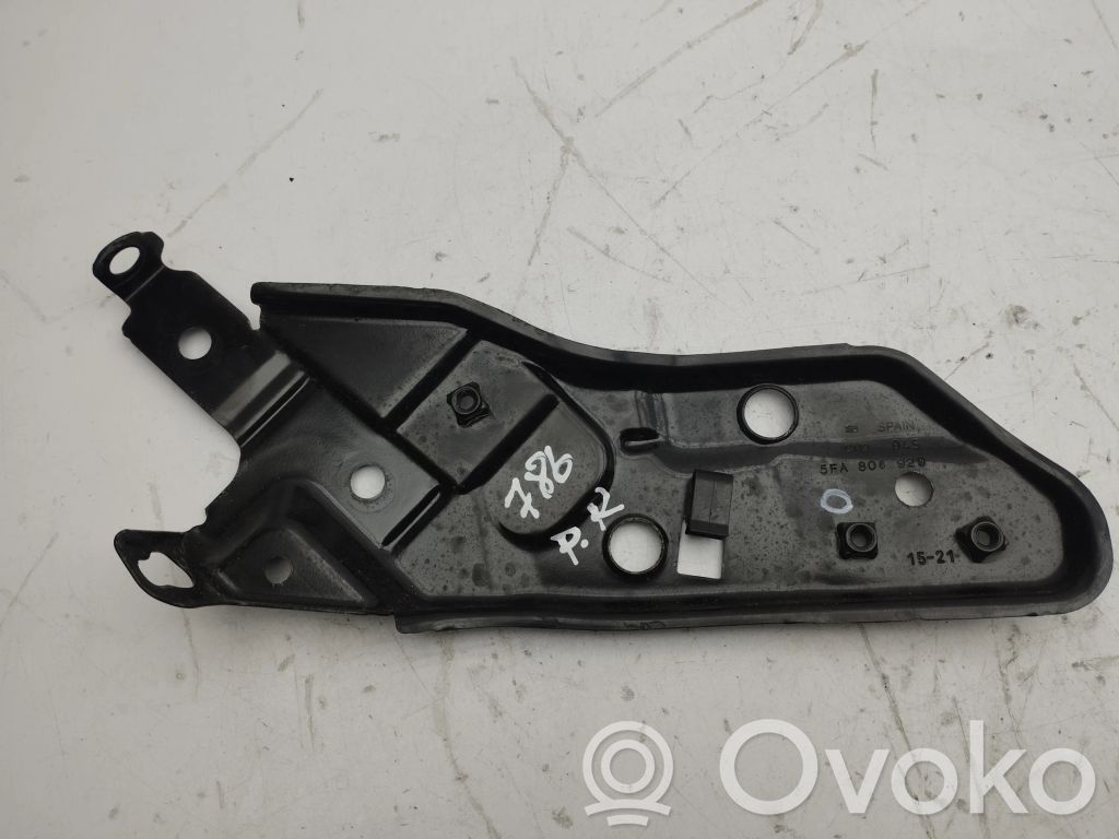 Seat Leon IV Headlight/headlamp mounting bracket 