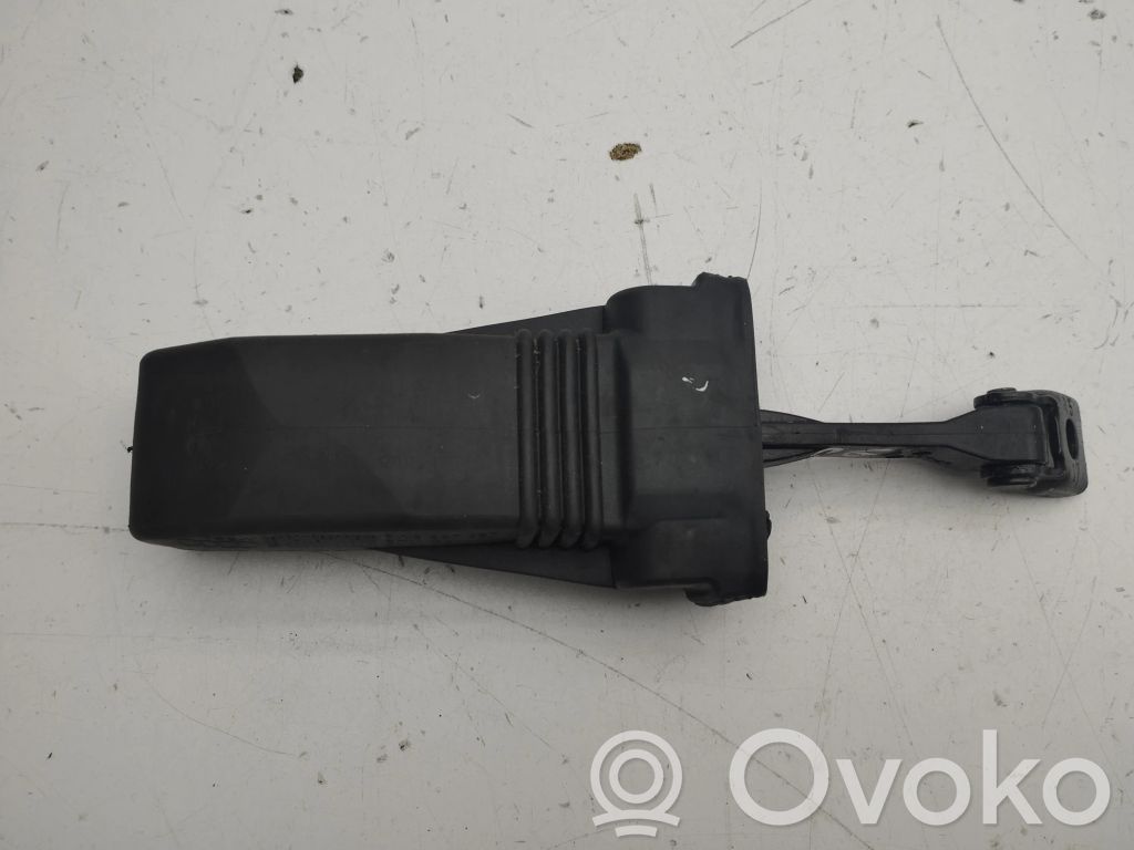 Audi A5 Takaoven pidätin 