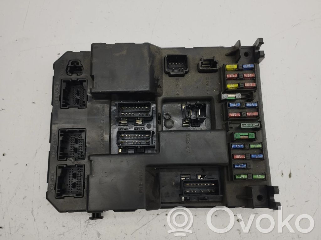 Peugeot 307 Módulo de fusible 