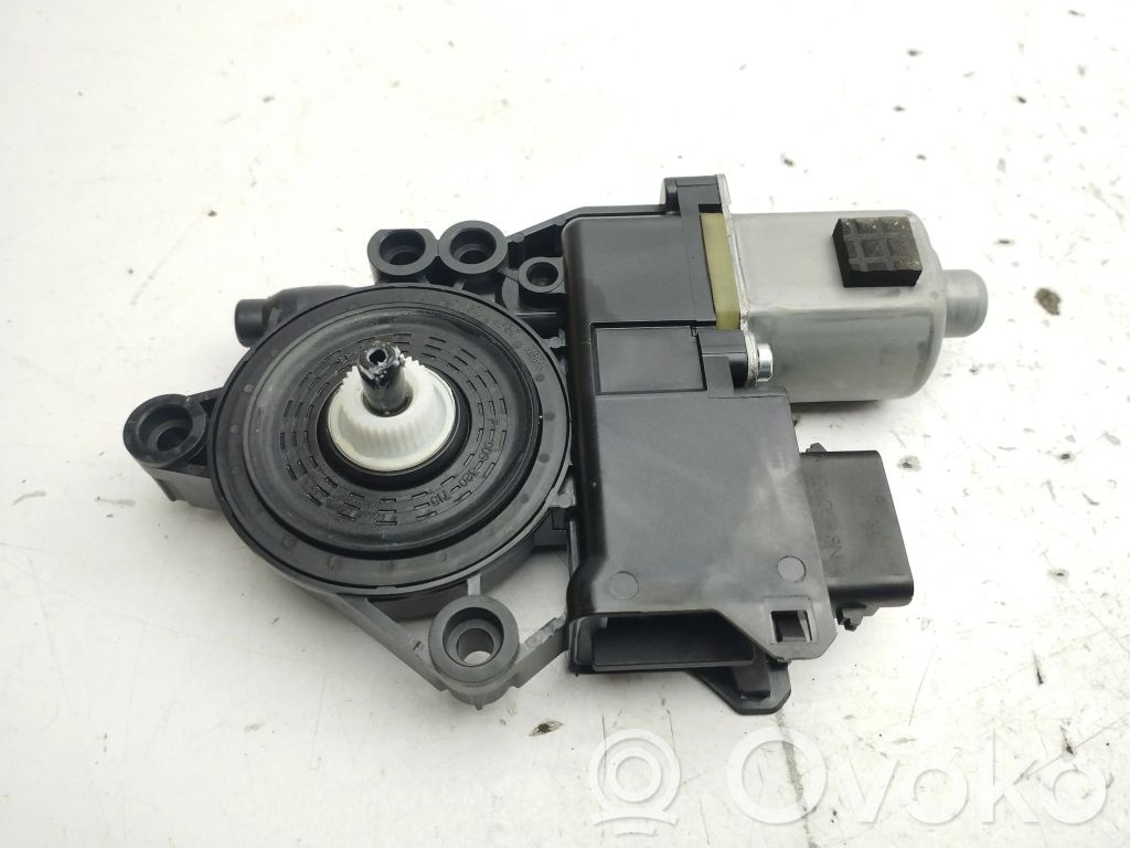 KIA Ceed Motor del regulador de la ventanilla de la puerta delantera 