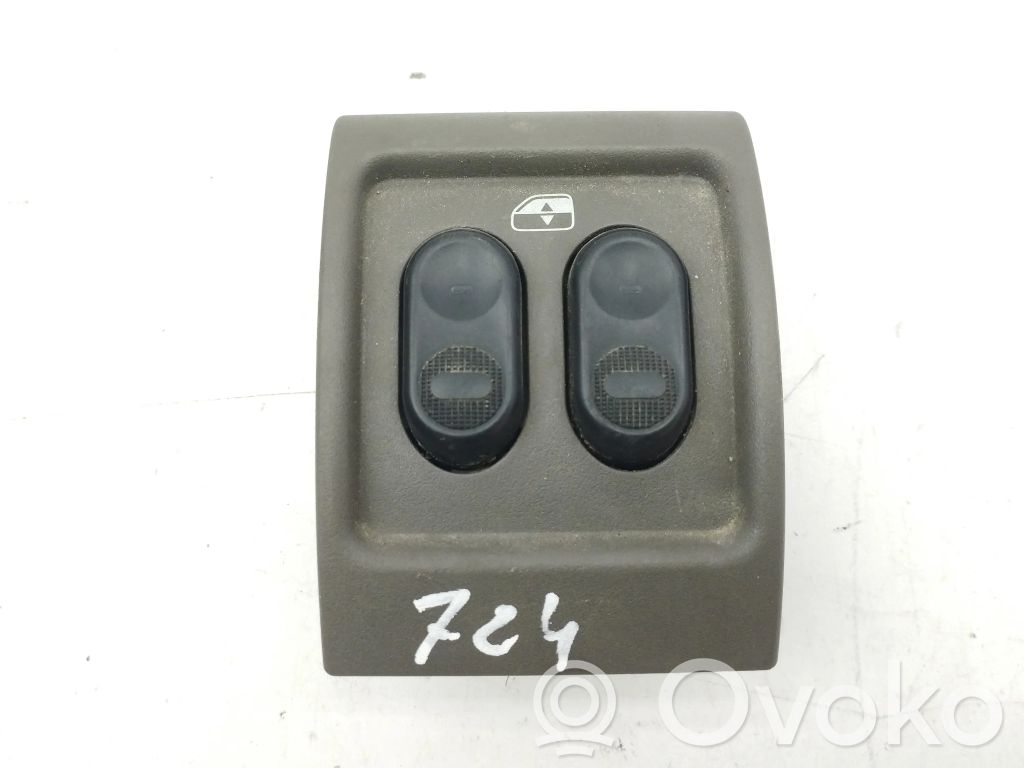 Electric window control switch   0UG381L8AA