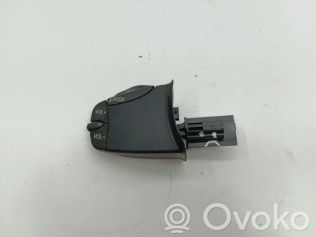 Ford Focus Steering wheel buttons/switches 
