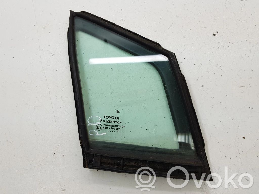 Toyota Avensis T270 Geam ventilare ușă față patru uși 