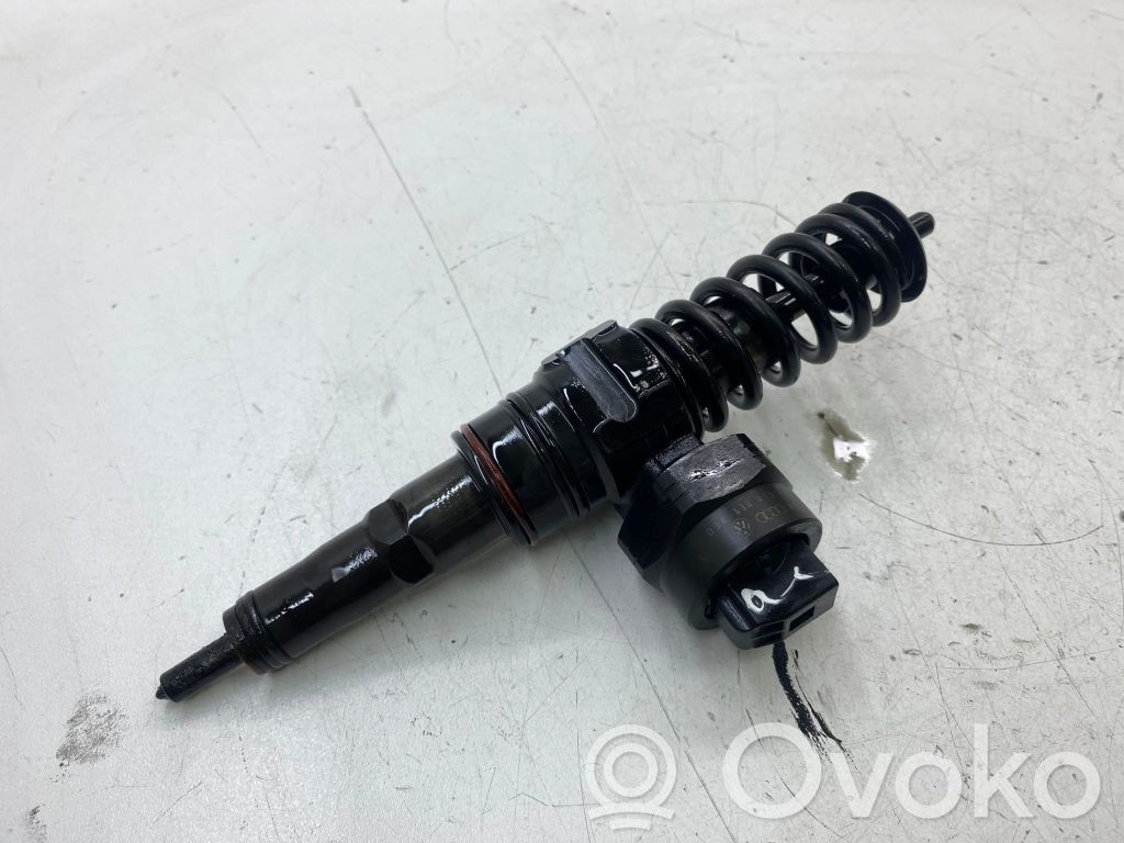 Volkswagen PASSAT B5.5 Inyector de combustible 
