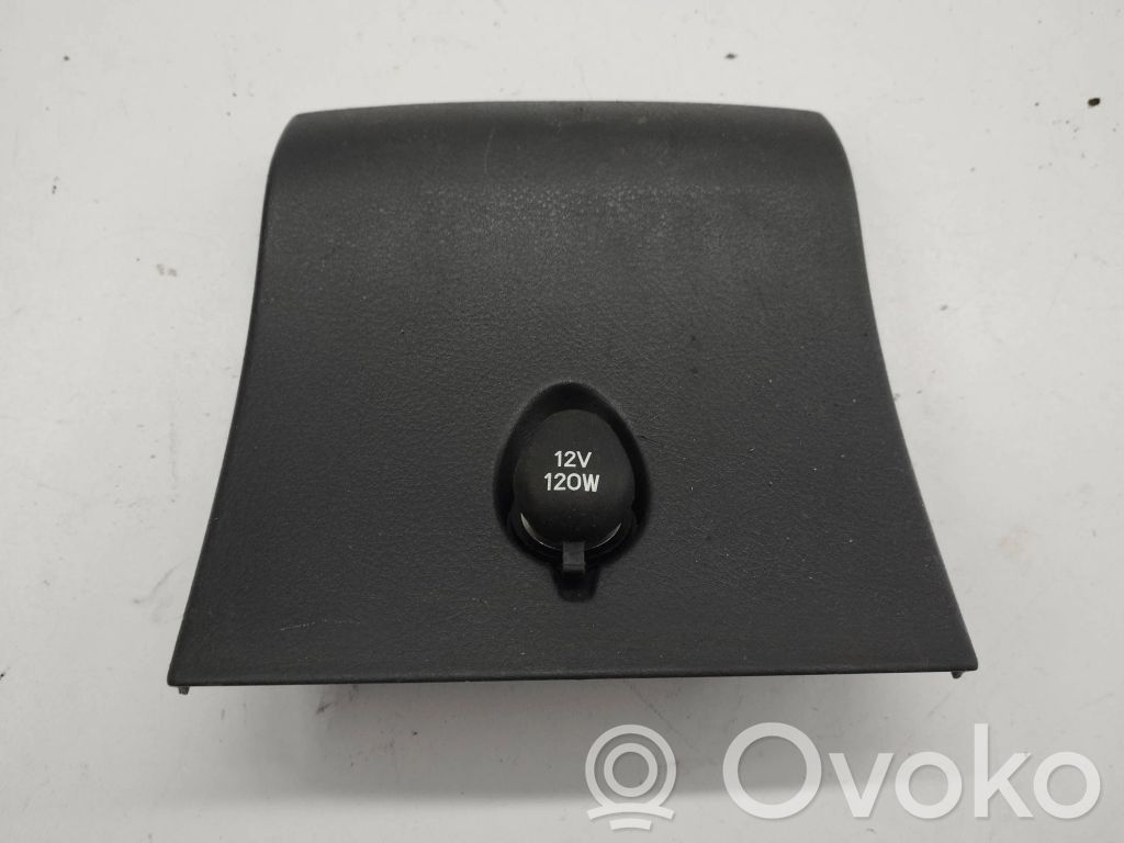 12 V Socket (rear)   A158923,53732