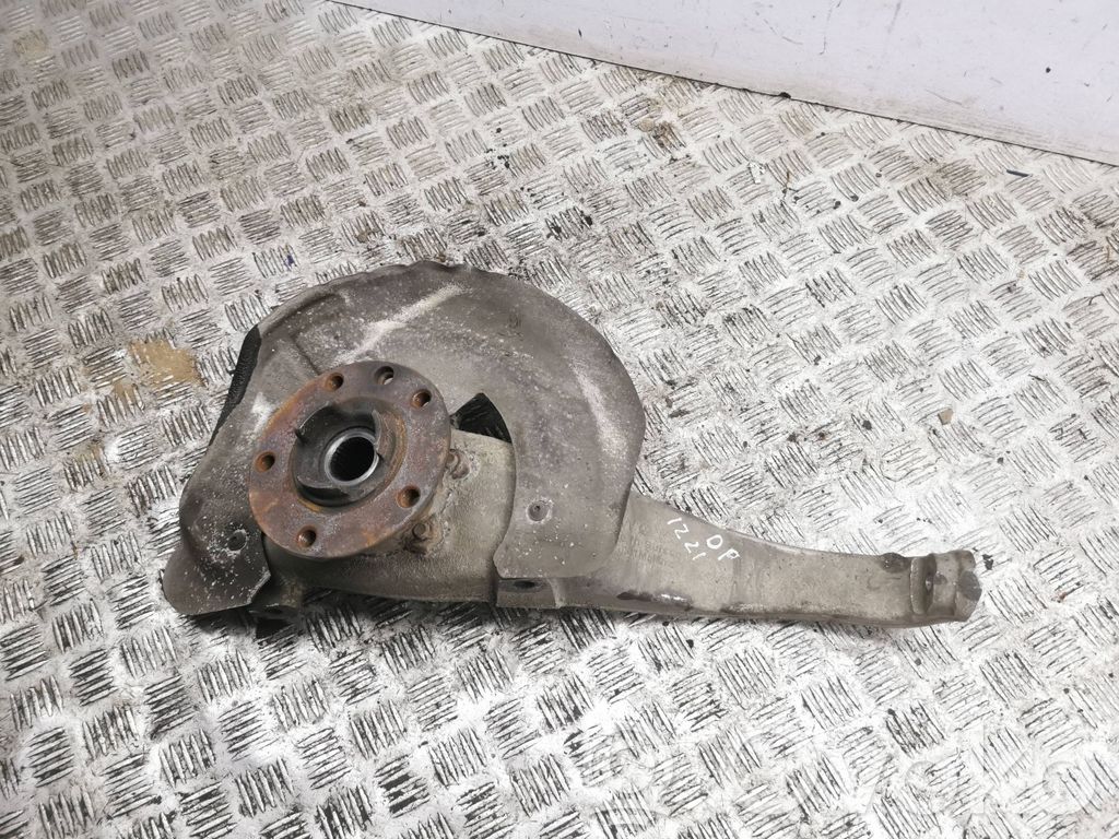 Front wheel hub