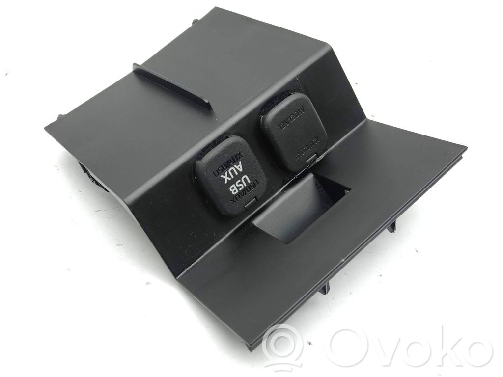 Mazda CX-5 USB-pistokeliitin 