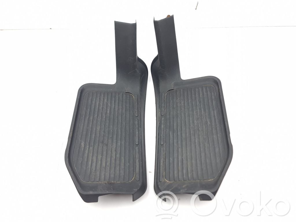 Capac prag spate   MR402153,MR402154