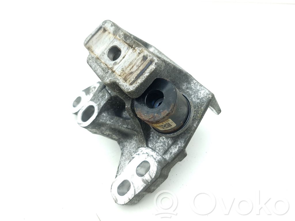 Engine mount bracket   K8D26F030AA