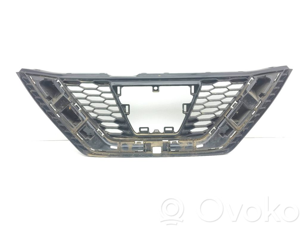 Nissan Qashqai Maskownica / Grill / Atrapa górna chłodnicy 
