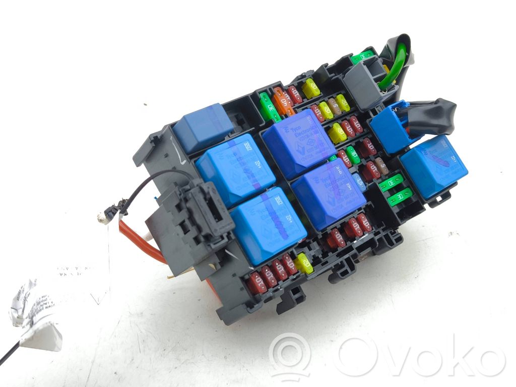Nissan Juke II F16 Módulo de fusible 