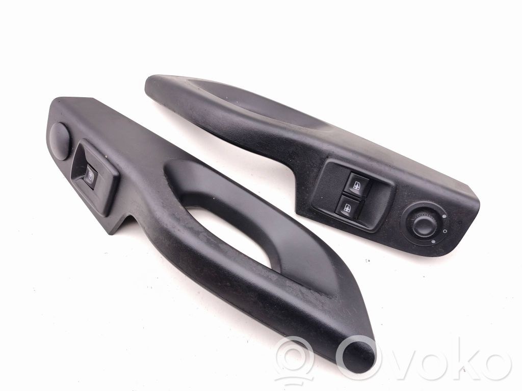 Opel Vivaro Electric window control switch 