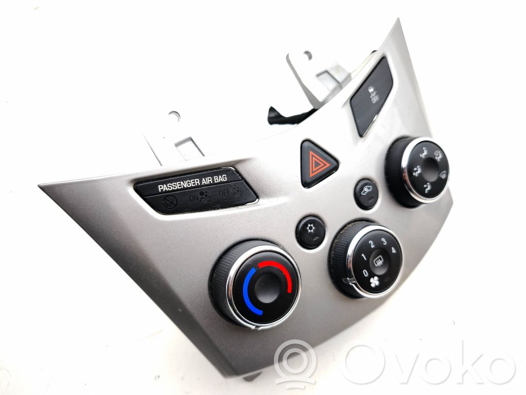 Chevrolet Trax Climate control unit 