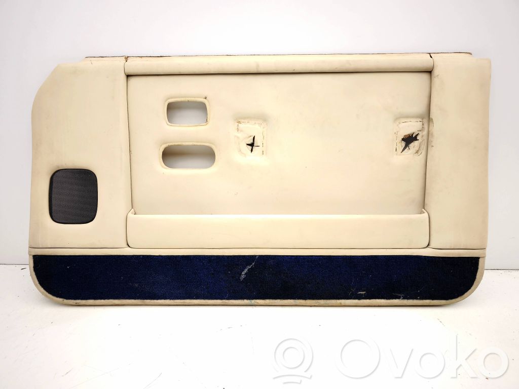 Revestimiento de puerta delantera