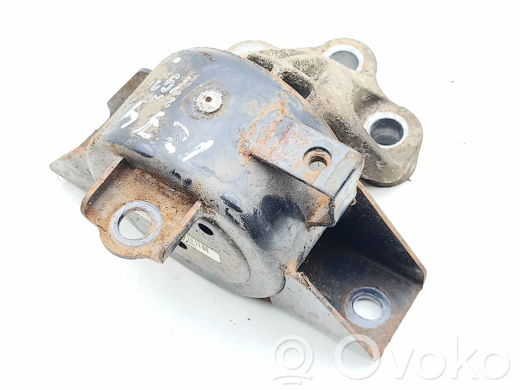 Engine mount bracket   25947935