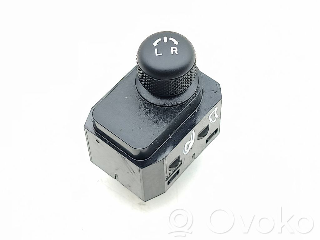 Suzuki Vitara (LY) Wing mirror switch 