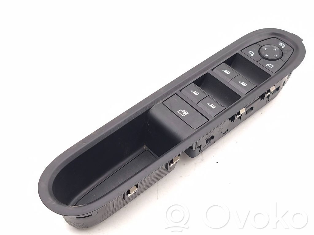 Electric window control switch   5A7CB1601,25496912,5A28F10