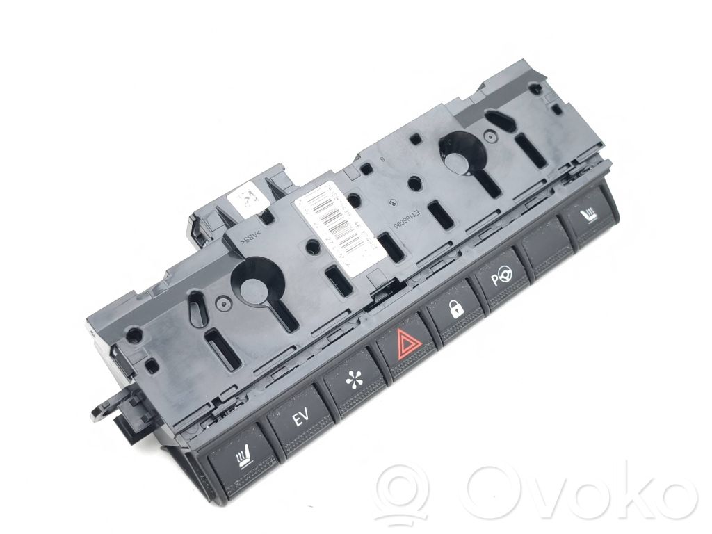 Renault Arkana Un conjunto de interruptores 