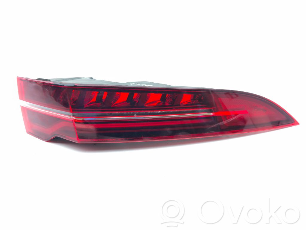Lampa tylna   J9D313404CC