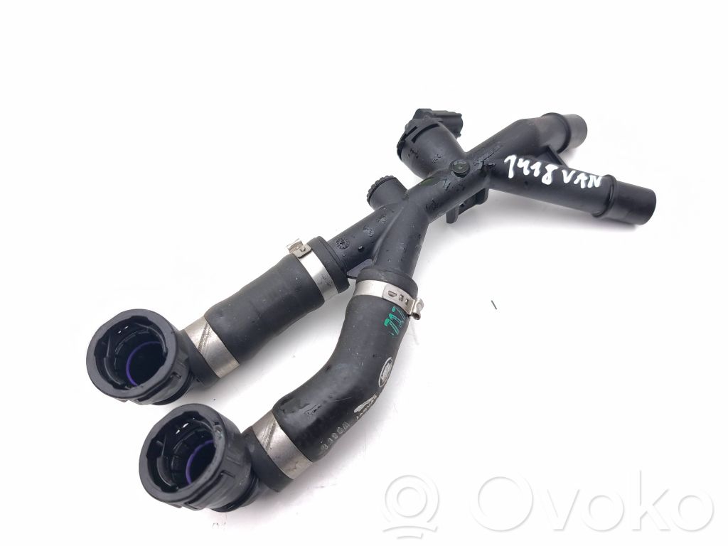 Engine coolant pipe/hose   L9D38D182AC