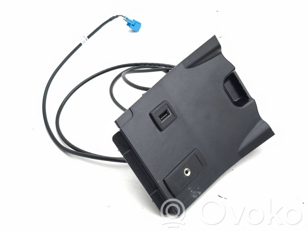 Mercedes-Benz B W246 W242 Priză USB 