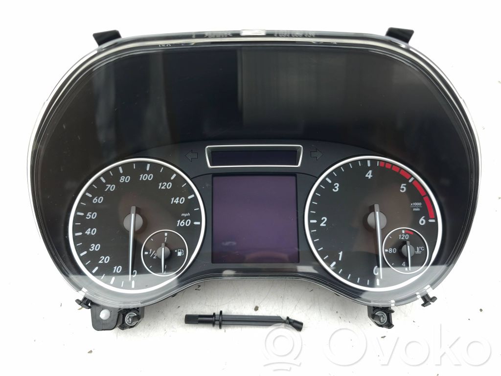 Mercedes-Benz B W246 W242 Speedometer (instrument cluster) 