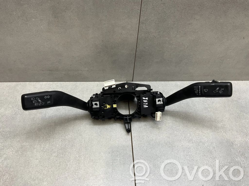 Volkswagen Jetta VI Interruptor/palanca de limpiador de luz de giro 