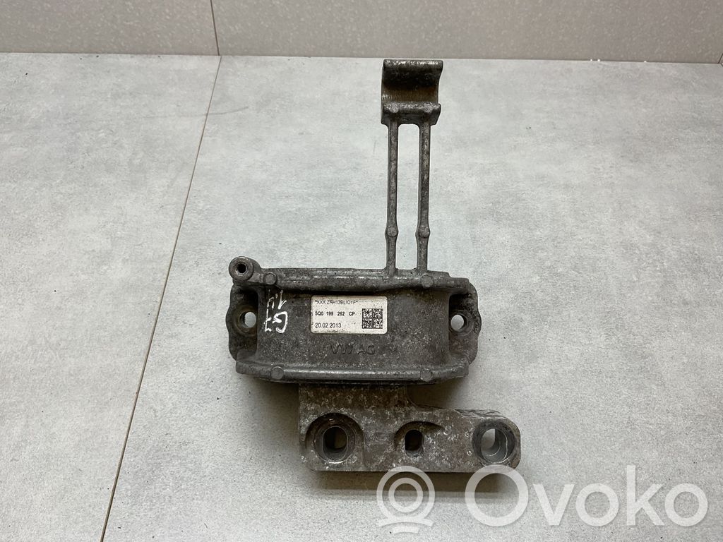 Volkswagen Golf VII Engine mount bracket 