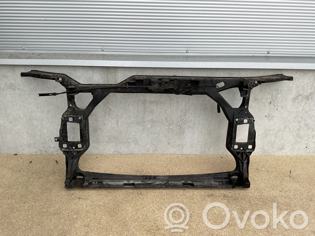Audi A4 S4 B8 8K Radiatorių panelė 