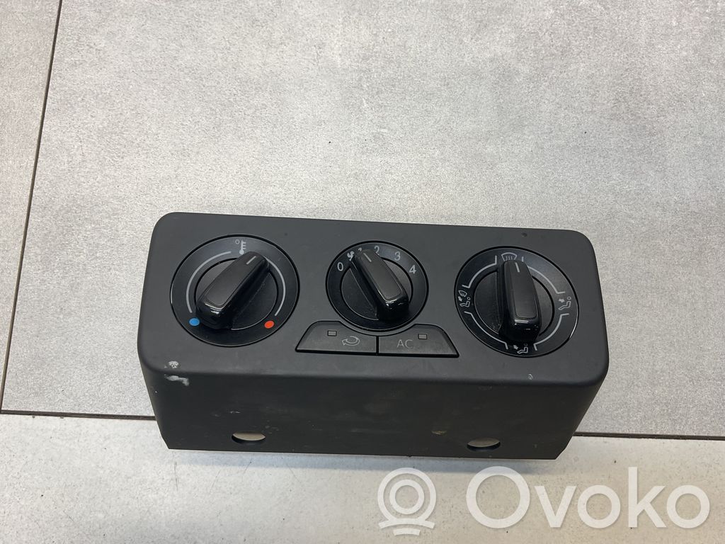 Audi A1 Climate control unit 