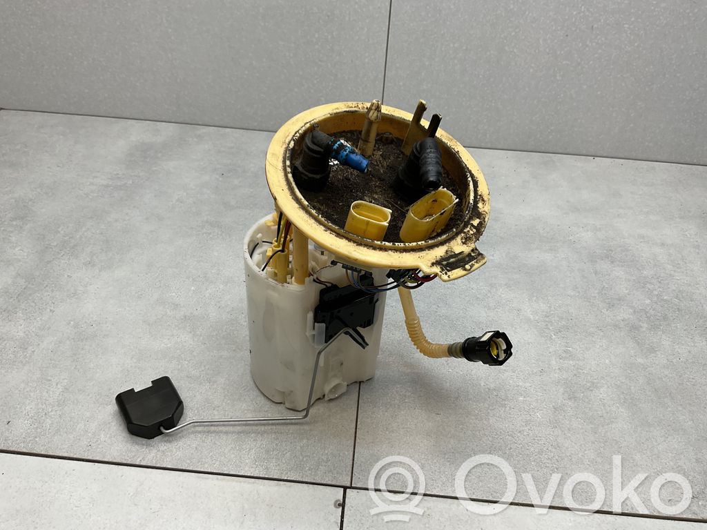 Volkswagen PASSAT B8 Bomba interna de combustible 