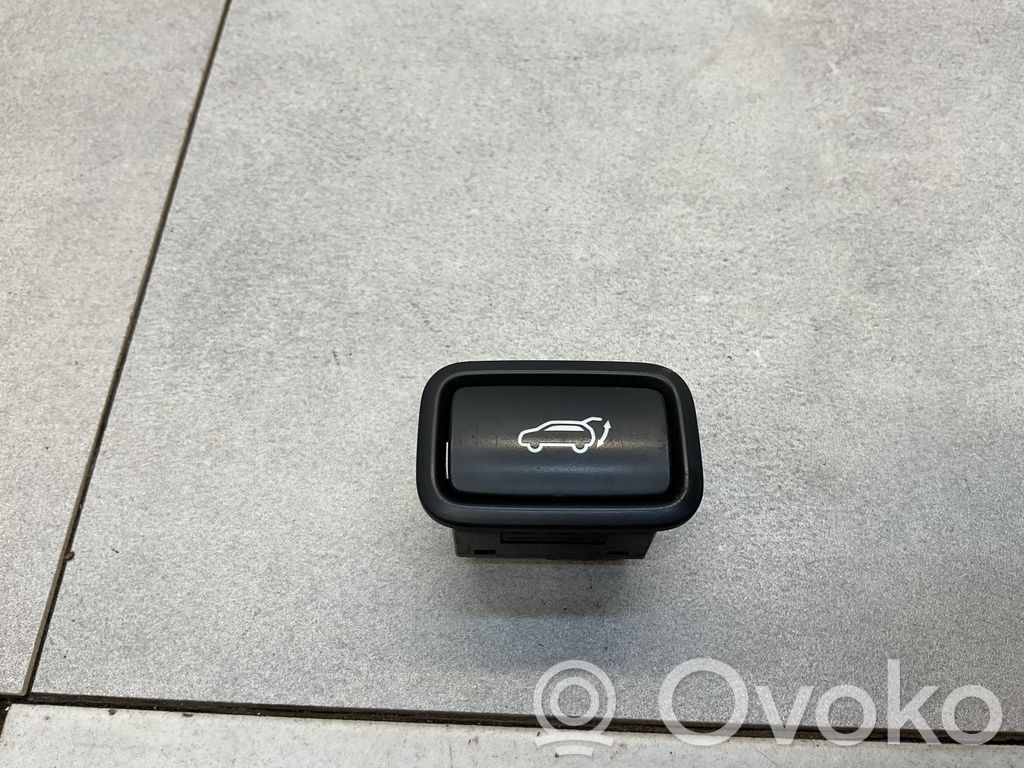 Tailgate/boot open switch button   96740D3100