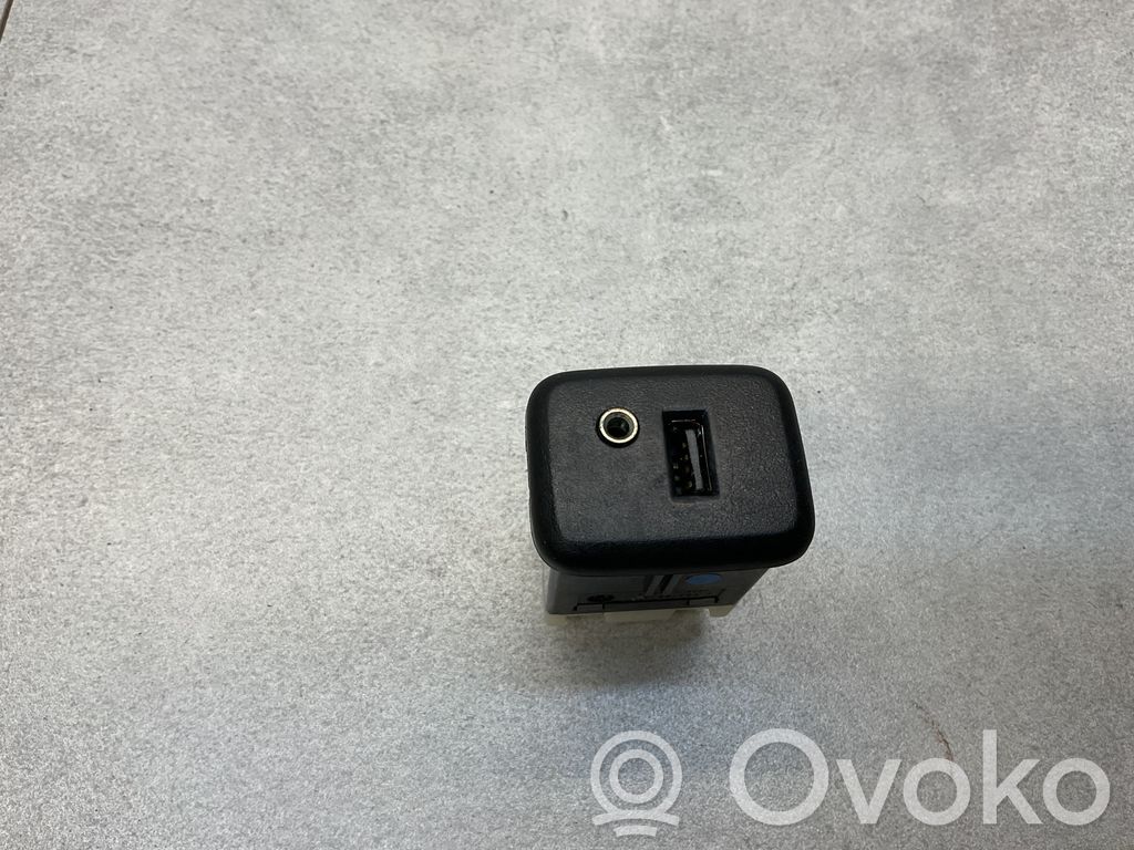 Enchufe conector USB   13591084