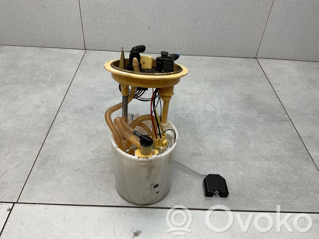 Volkswagen PASSAT B8 Bomba interna de combustible 