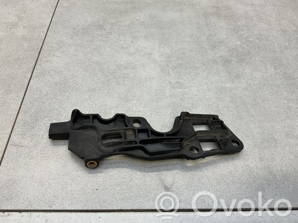 Land Rover Discovery Sport Uchwyt / Mocowanie błotnika przedniego 