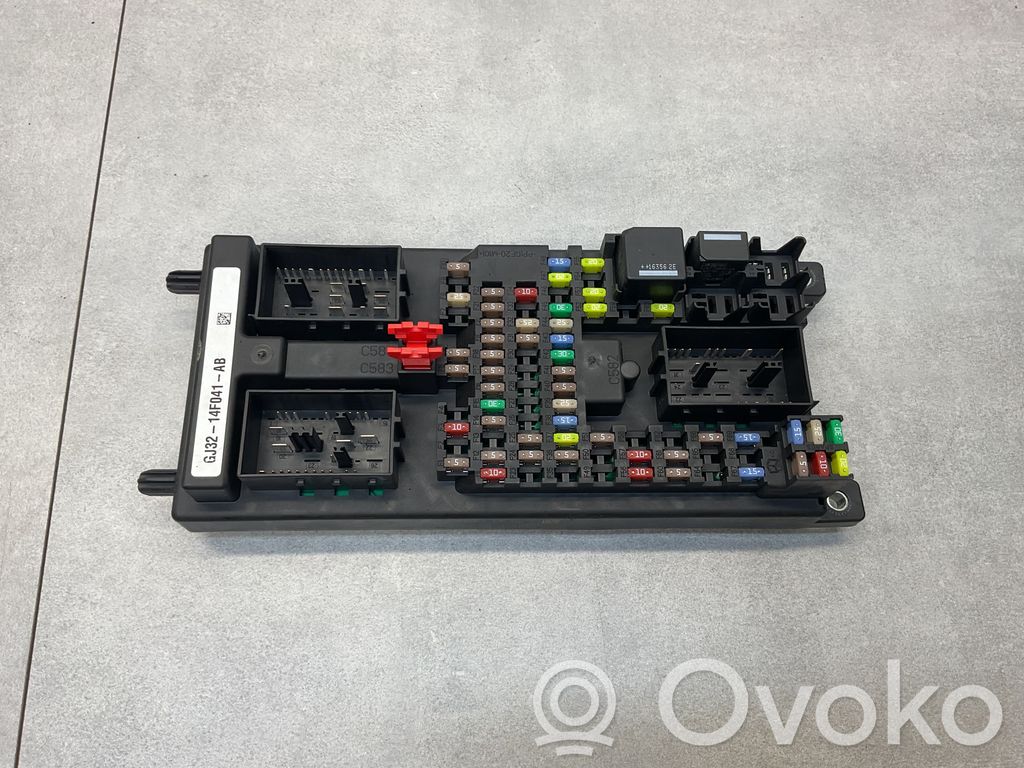 Ramka / Moduł bezpieczników   GJ3214F041AB