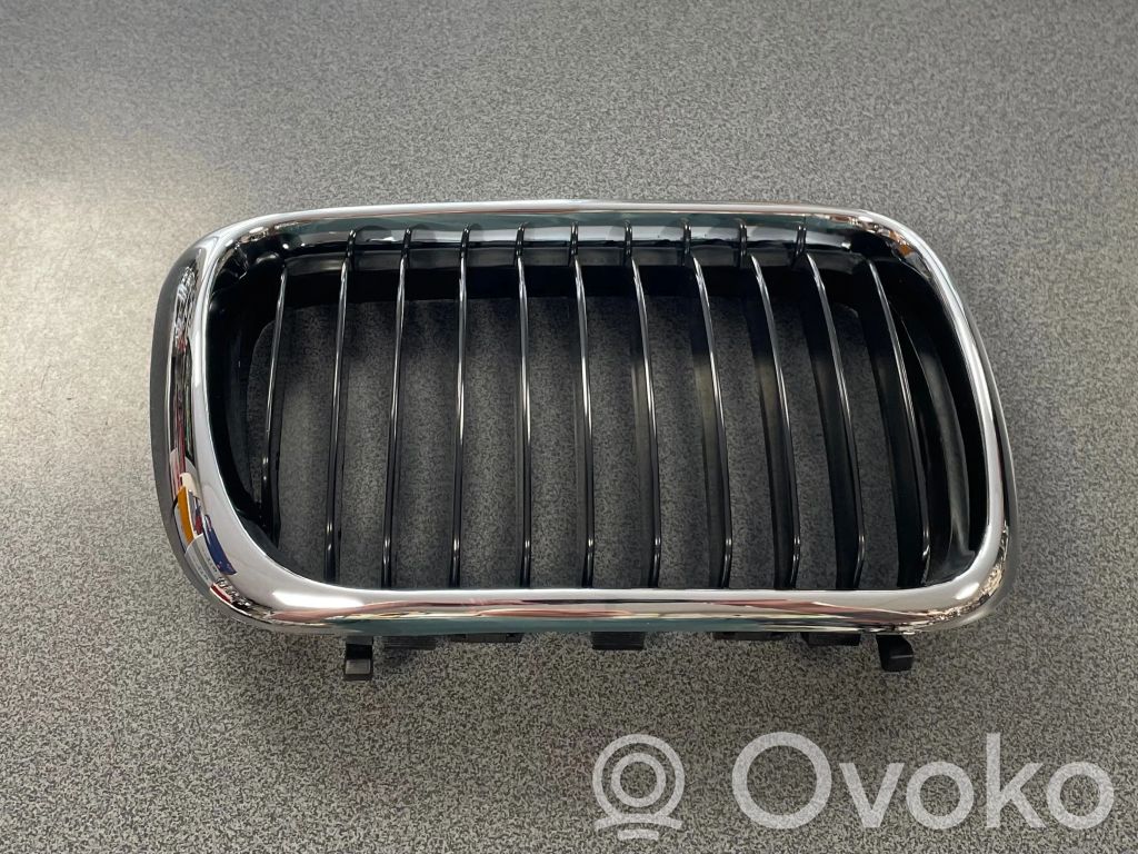 BMW 3 E36 Grille calandre supérieure de pare-chocs avant 