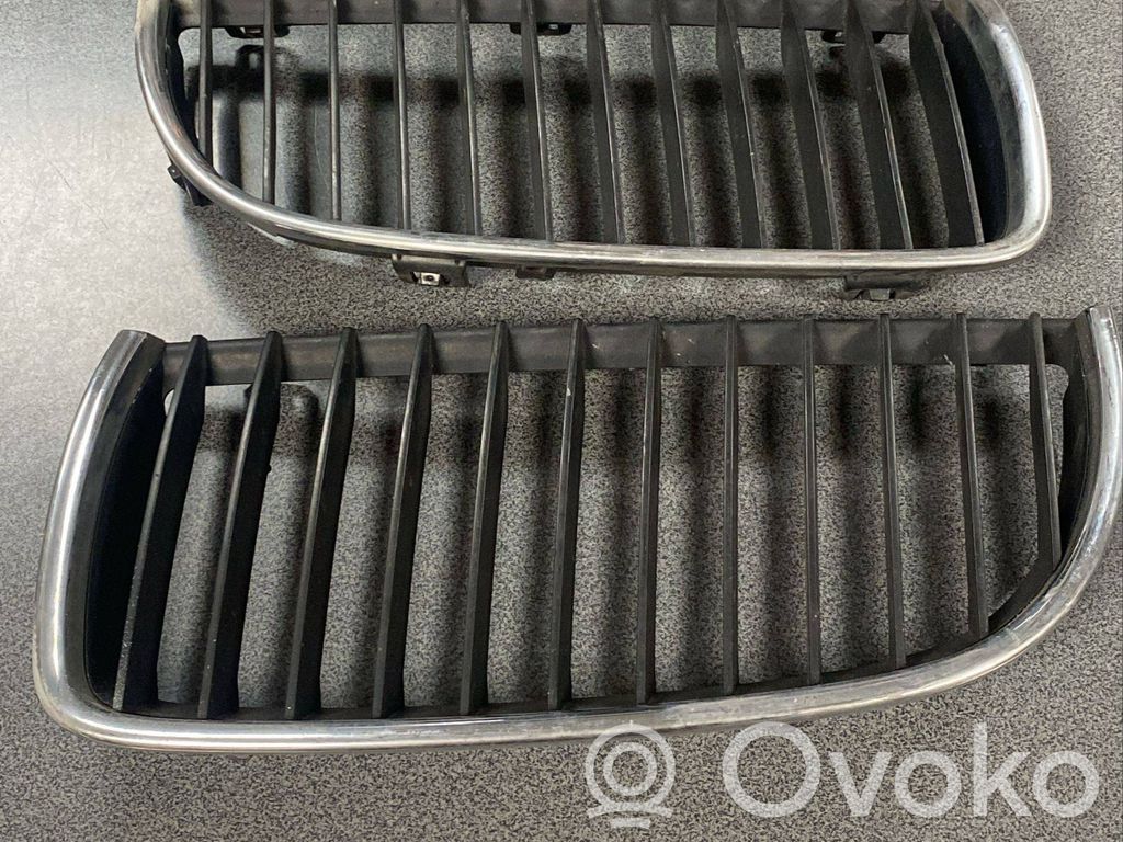 Front bumper upper radiator grill   51117120008,51117120007