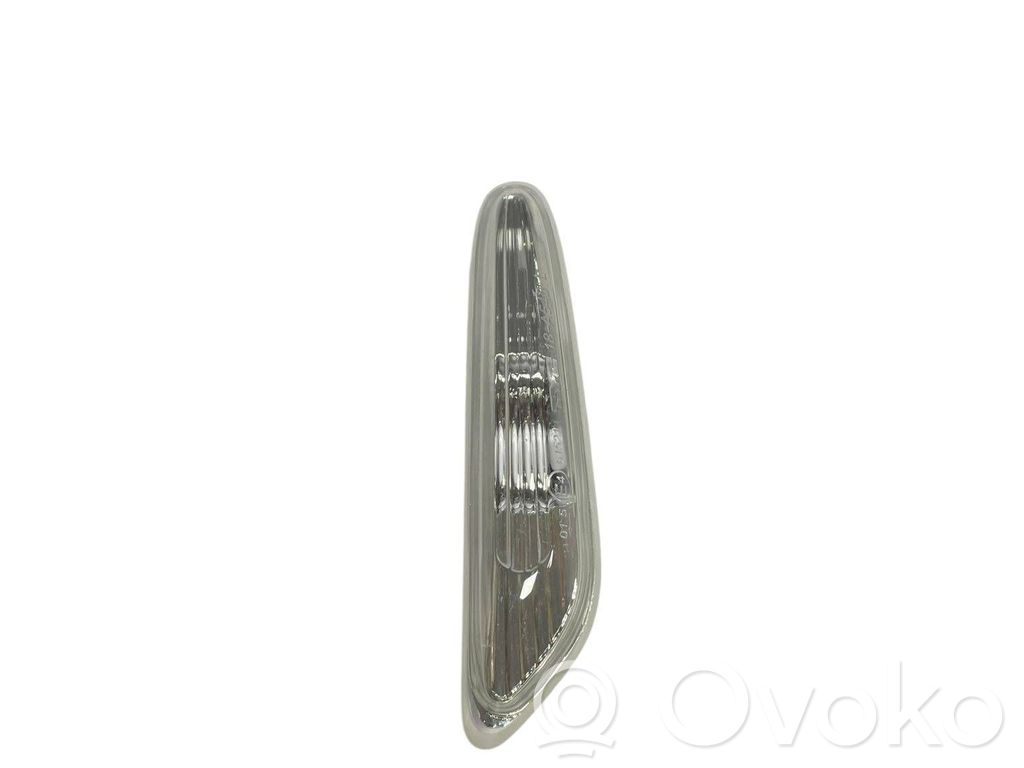 BMW 5 E60 E61 Etupuskurin suuntavilkku 