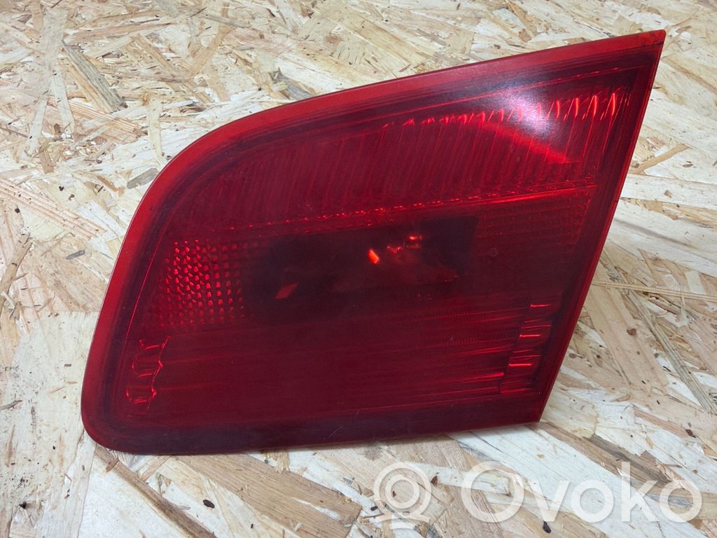 BMW 3 E92 E93 Aizmugurējais lukturis pārsegā 