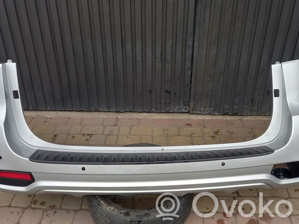 KIA Carnival Parachoques 