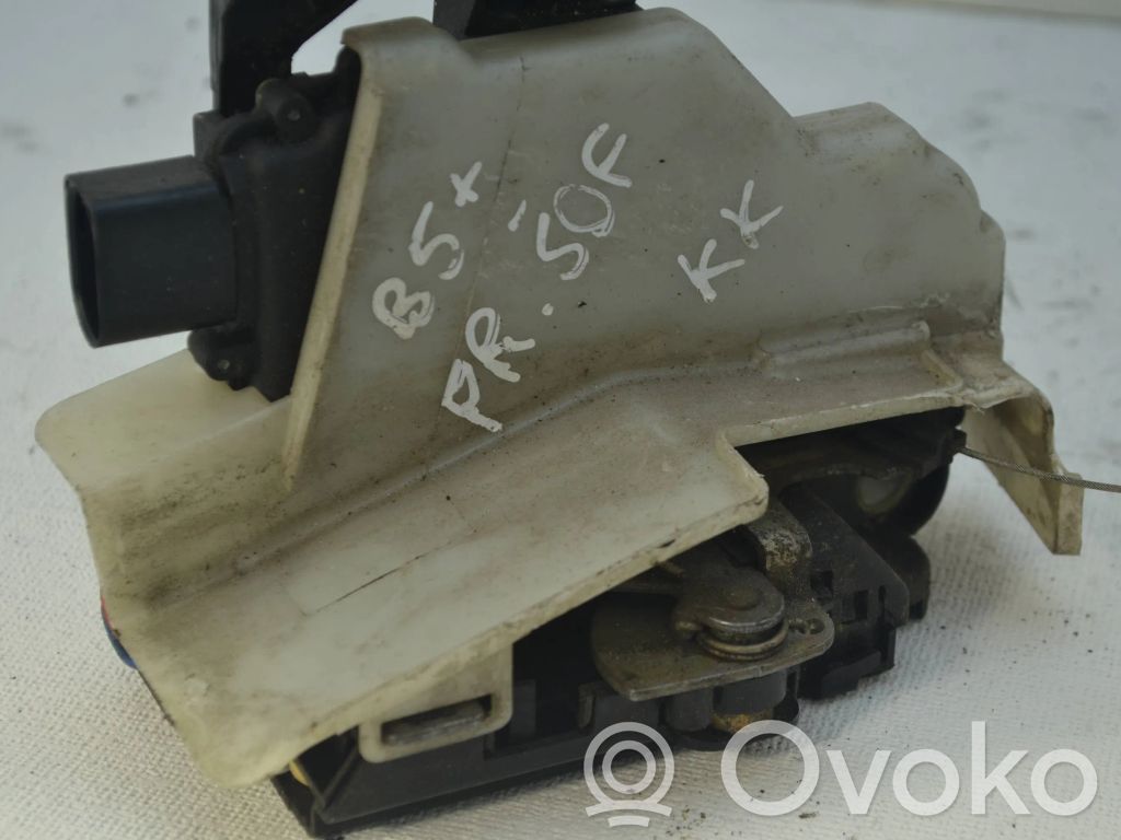 Audi A4 S4 B5 8D Serratura portiera anteriore 