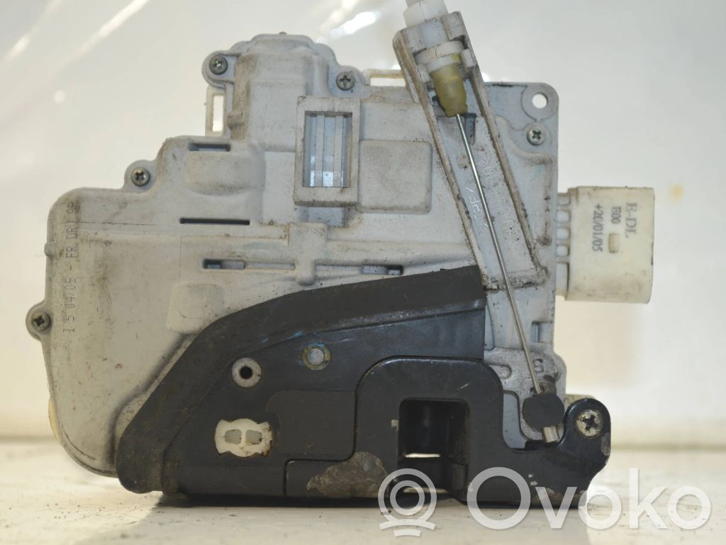 Audi A4 S4 B5 8D Serrure de porte avant 