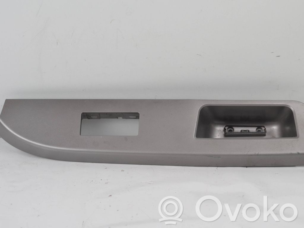 Chrysler Sebring (JS) Front door window switch trim 