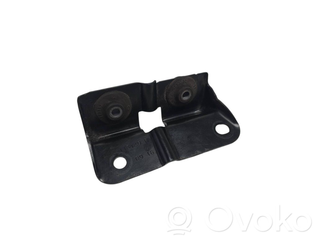 Citroen Berlingo Power steering pump mounting bracket 