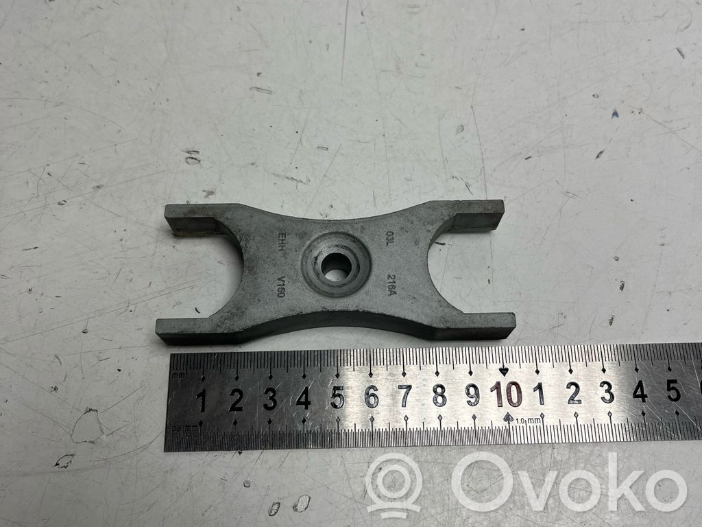 Audi A4 S4 B8 8K Abrazadera del inyector de combustible 