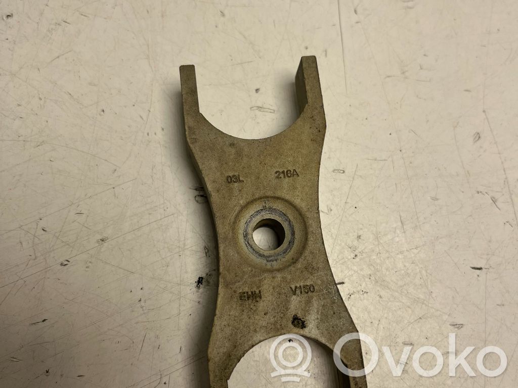 Audi A4 S4 B8 8K Abrazadera del inyector de combustible 