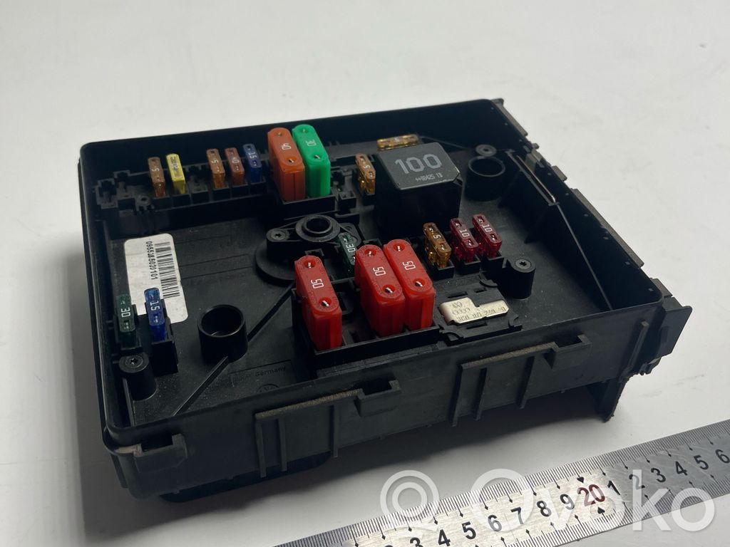 Volkswagen Golf V Fuse module 